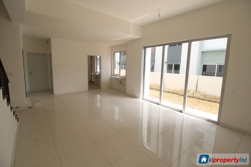 6 bedroom Semi-detached House for sale in Kajang in Selangor