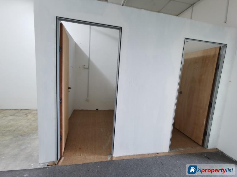 Shop for rent in Ulu Tiram in Johor - image
