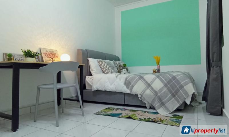 Room in condominium for rent in Sri Petaling - image 2
