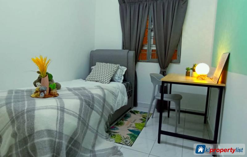 Room in condominium for rent in Sri Petaling - image 3