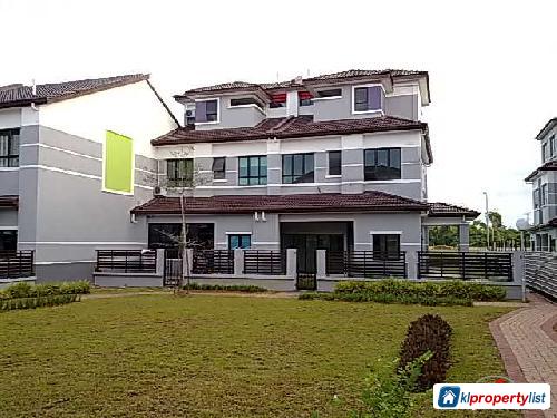 6 bedroom 2.5-sty Terrace/Link House for sale in Kuching - image 3