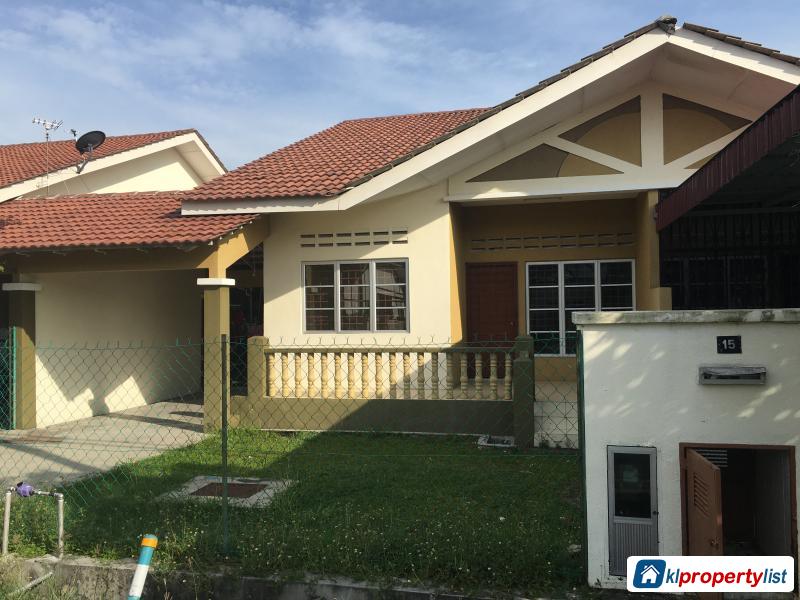 3 bedroom Semi-detached House for sale in Banting